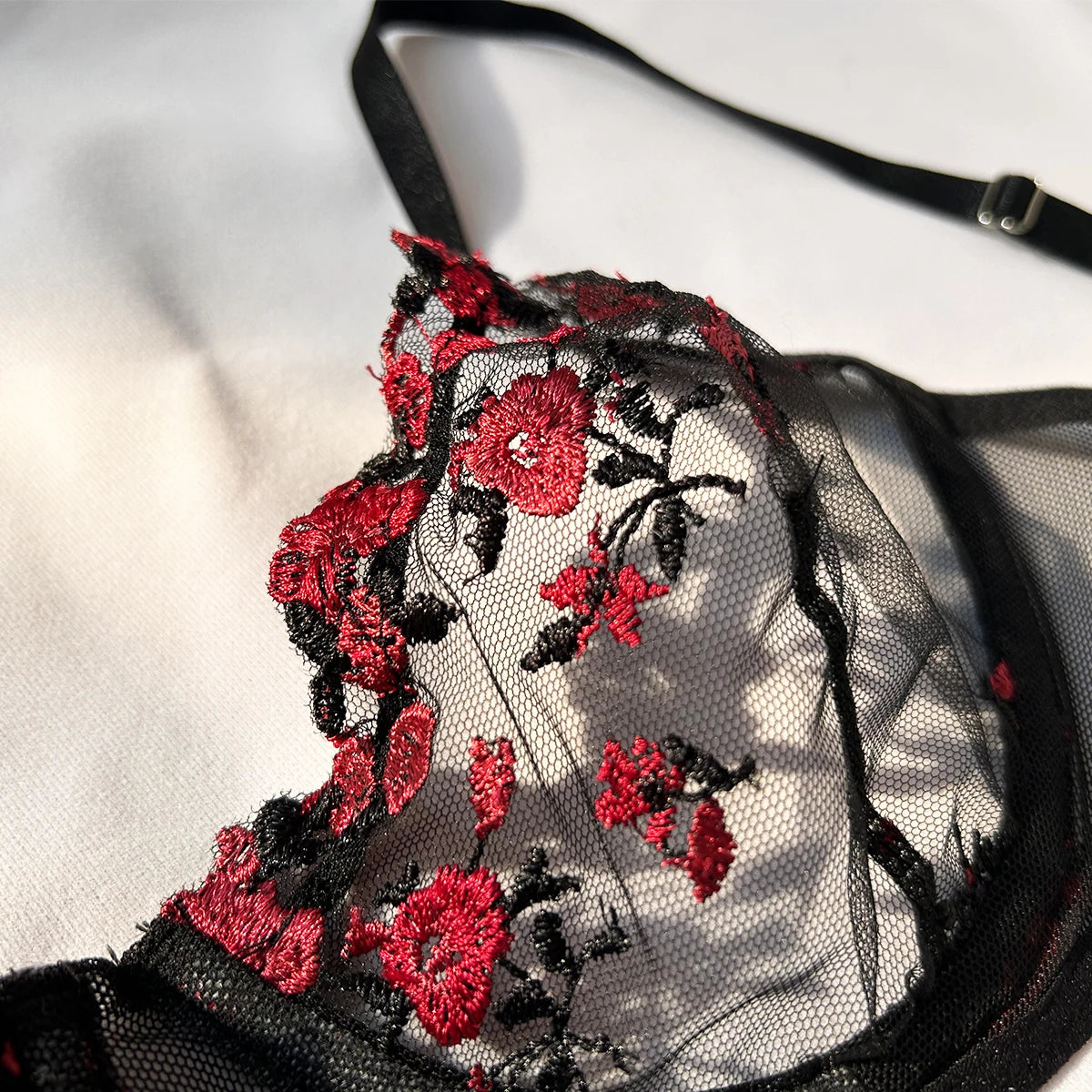 Embroidered Elegance – Push-Up Lingerie Set with Thin Bralette