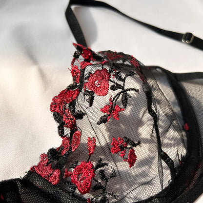 Embroidered Elegance – Push-Up Lingerie Set with Thin Bralette