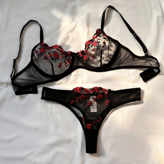 Embroidered Elegance – Push-Up Lingerie Set with Thin Bralette